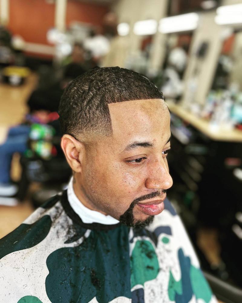 Sharp waves and a crisp lineup fade at Greene's
